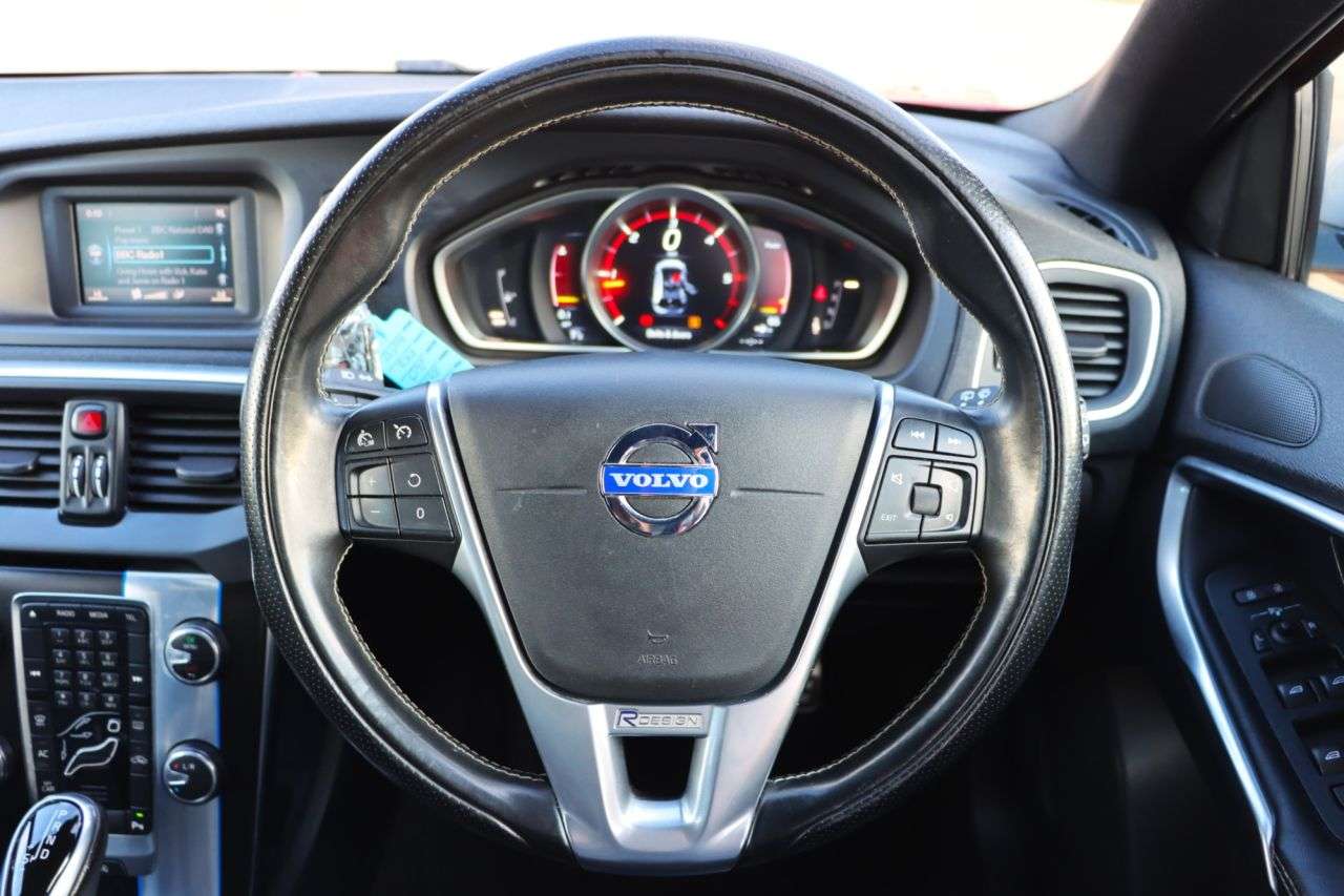2014 VOLVO V40 2014 VOLVO V40