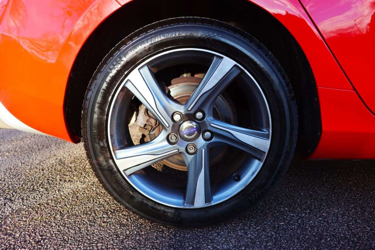 2014 VOLVO V40 2014 VOLVO V40