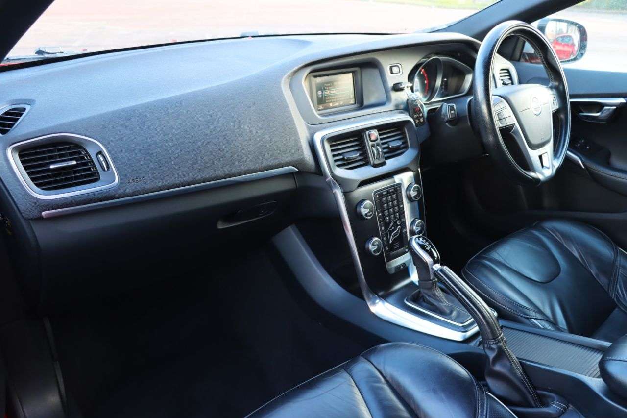 2014 VOLVO V40 2014 VOLVO V40