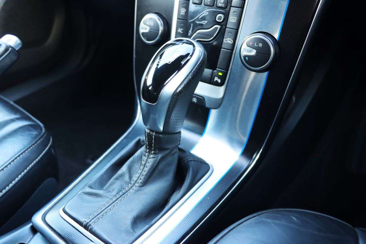 2014 VOLVO V40 2014 VOLVO V40