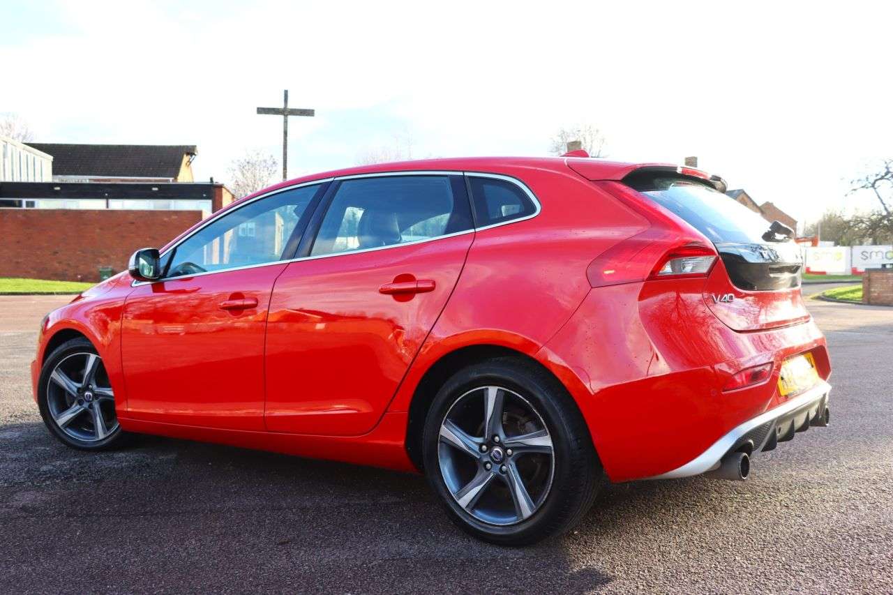 2014 VOLVO V40 2014 VOLVO V40
