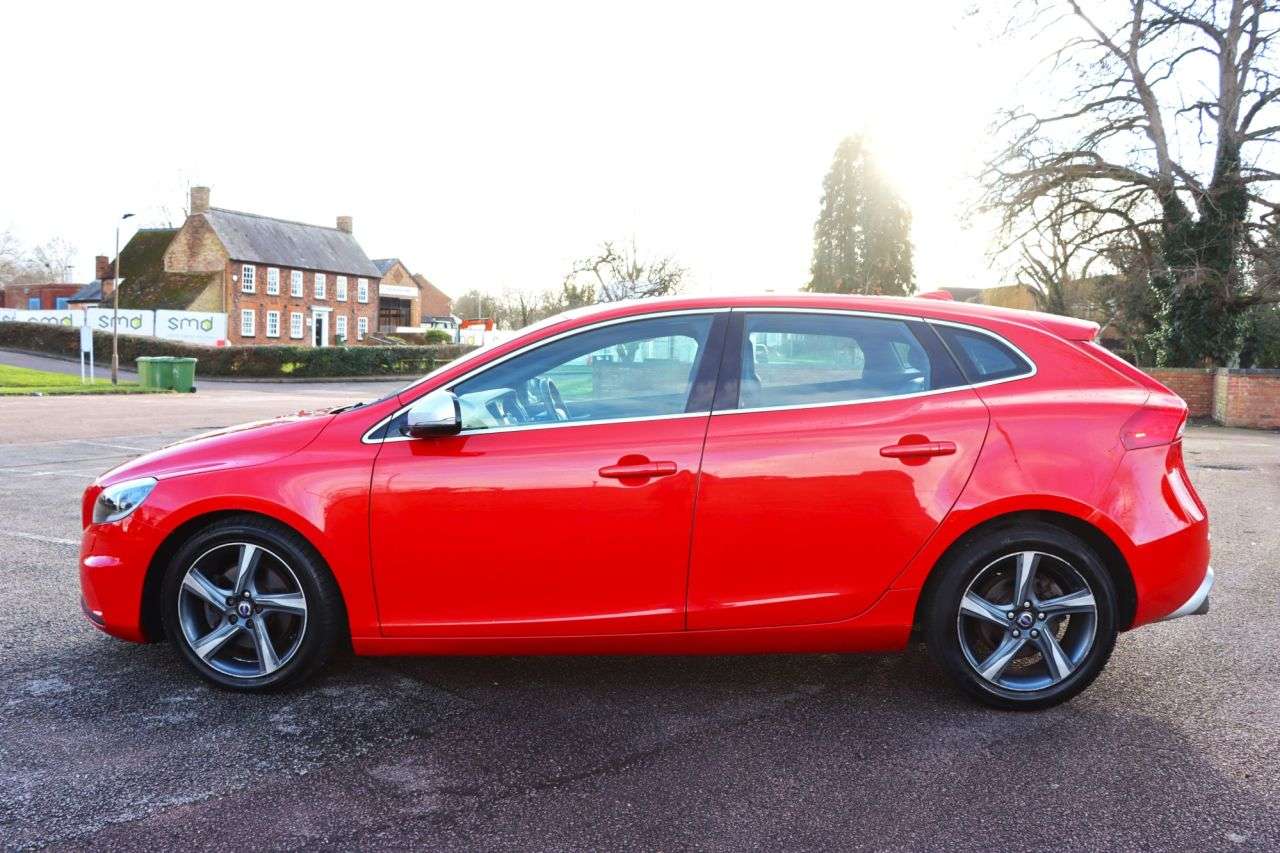 2014 VOLVO V40 2014 VOLVO V40