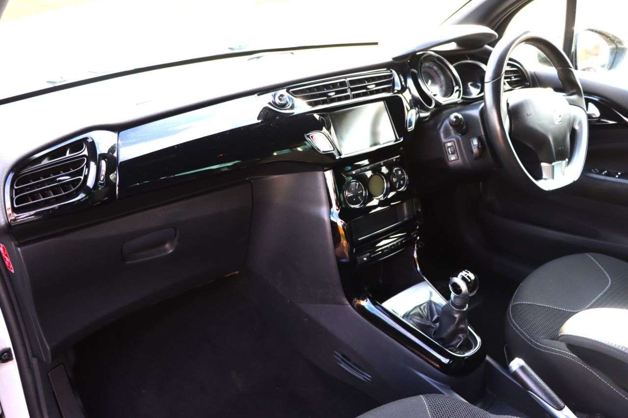 2015 DS AUTOMOBILES DS 3 2015 DS AUTOMOBILES DS 3