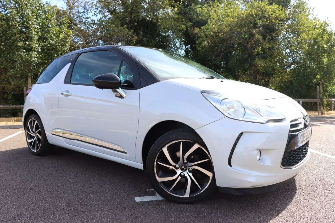 A 2015 DS AUTOMOBILES DS 3 1.2 PureTech DStyle Nav Hatchback 3dr Petrol Manual Euro 6 (s/s) (110 ps) J A 2015 DS AUTOMOBILES DS 3 1.2 PureTech DStyle Nav Hatchback 3dr Petrol Manual Euro 6 (s/s) (110 ps) J