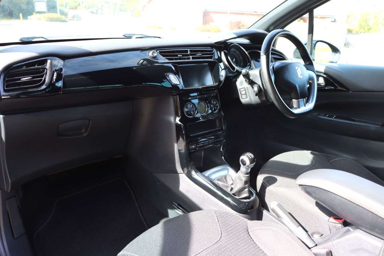 2015 DS AUTOMOBILES DS 3 2015 DS AUTOMOBILES DS 3