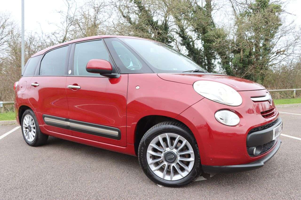 A 2014 FIAT 500L 1.6 MultiJet Lounge MPW 5dr Diesel Manual Euro 5 (s/s) (105 bhp) Just Servi A 2014 FIAT 500L 1.6 MultiJet Lounge MPW 5dr Diesel Manual Euro 5 (s/s) (105 bhp) Just Servi