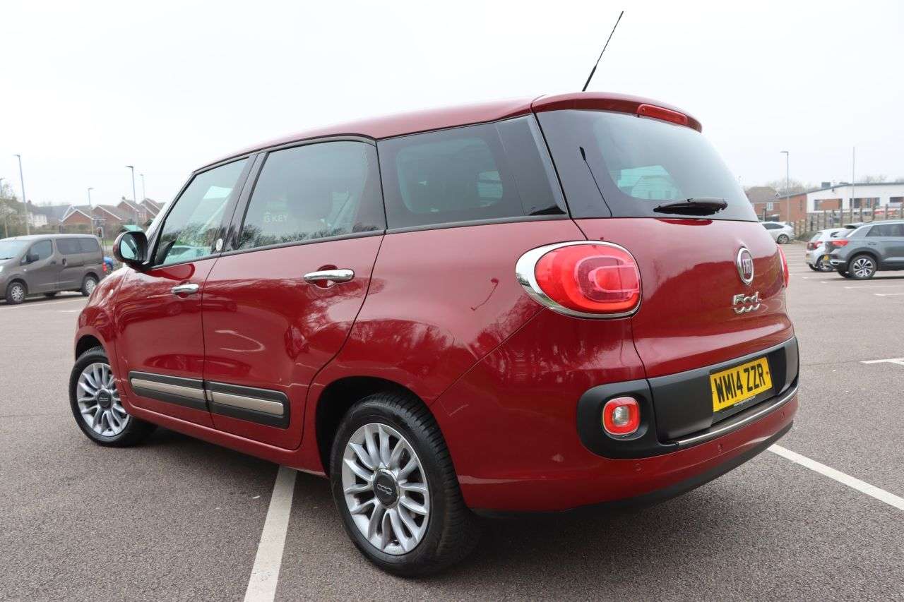 A 2014 FIAT 500L 1.6 MultiJet Lounge MPW 5dr Diesel Manual Euro 5 (s/s) (105 bhp) Just Servi A 2014 FIAT 500L 1.6 MultiJet Lounge MPW 5dr Diesel Manual Euro 5 (s/s) (105 bhp) Just Servi