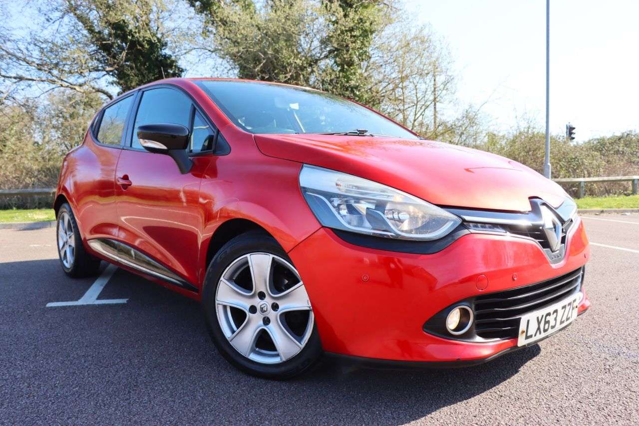 A 2013 RENAULT CLIO 1.5 dCi Dynamique MediaNav Hatchback 5dr Diesel Manual Euro 5 (s/s) (90 ps) A 2013 RENAULT CLIO 1.5 dCi Dynamique MediaNav Hatchback 5dr Diesel Manual Euro 5 (s/s) (90 ps)