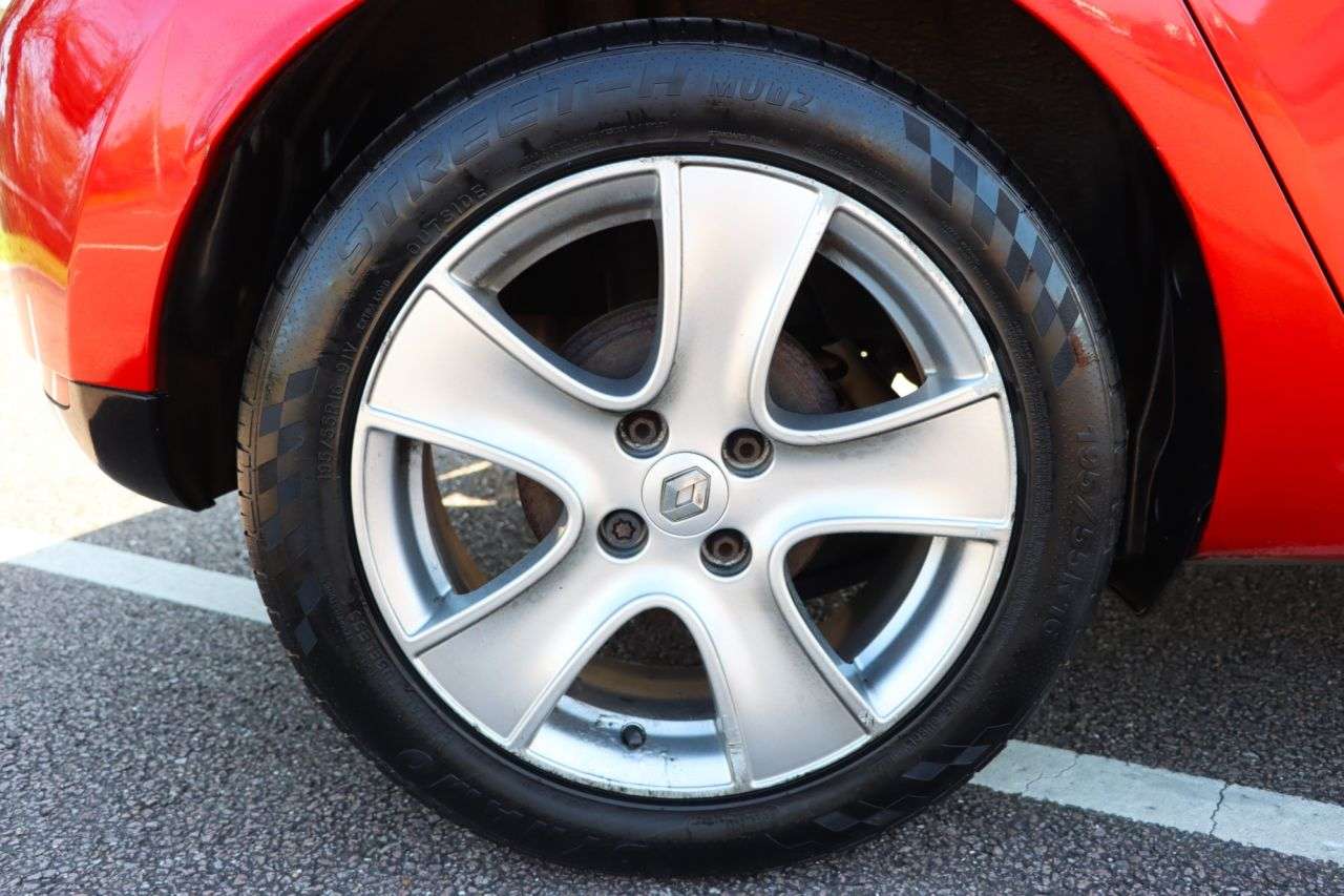 2013 RENAULT CLIO 2013 RENAULT CLIO