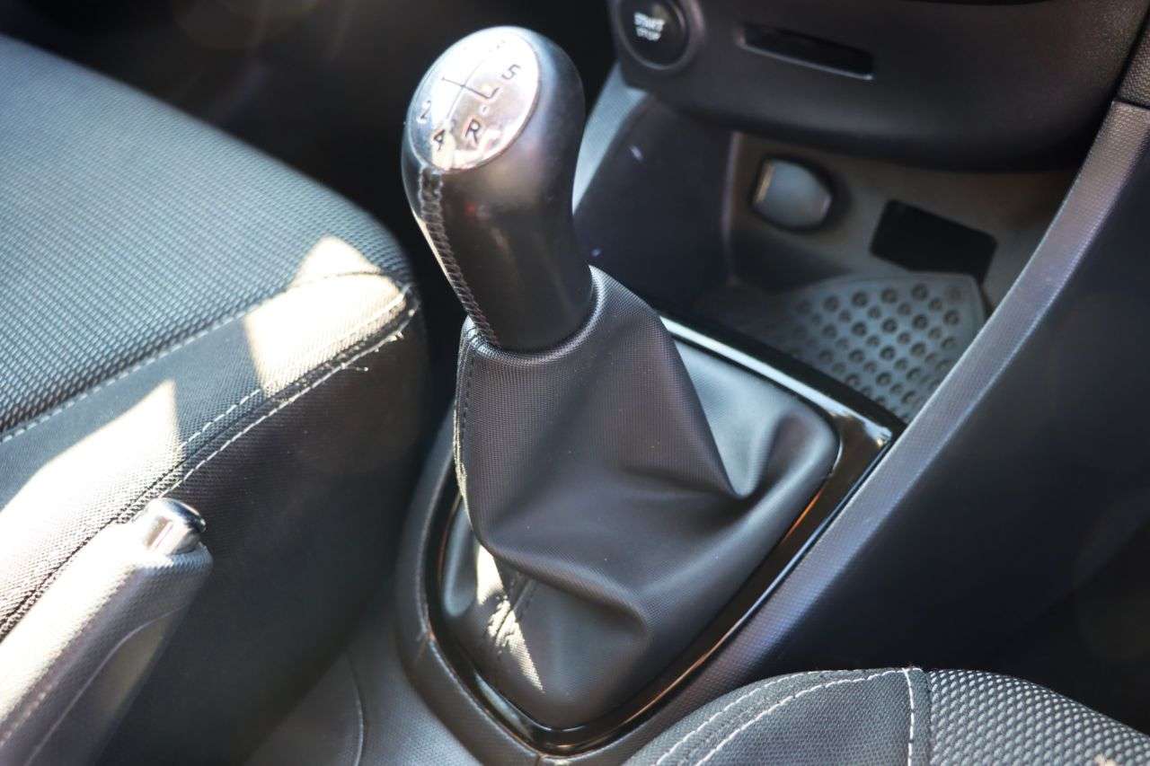 2013 RENAULT CLIO 2013 RENAULT CLIO