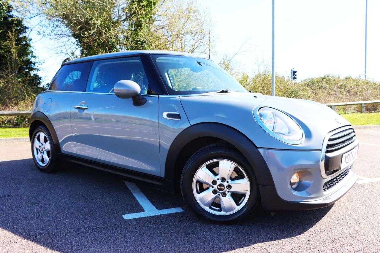 A 2017 MINI HATCH 1.2 One Hatchback 3dr Petrol Manual Euro 6 (s/s) (102 ps) Just Serviced Rea A 2017 MINI HATCH 1.2 One Hatchback 3dr Petrol Manual Euro 6 (s/s) (102 ps) Just Serviced Rea