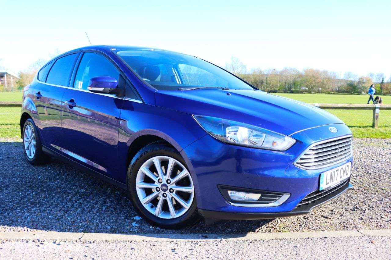 A 2017 FORD FOCUS 1.0T EcoBoost Titanium Hatchback 5dr Petrol Manual Euro 6 (s/s) (125 ps) Ju A 2017 FORD FOCUS 1.0T EcoBoost Titanium Hatchback 5dr Petrol Manual Euro 6 (s/s) (125 ps) Ju