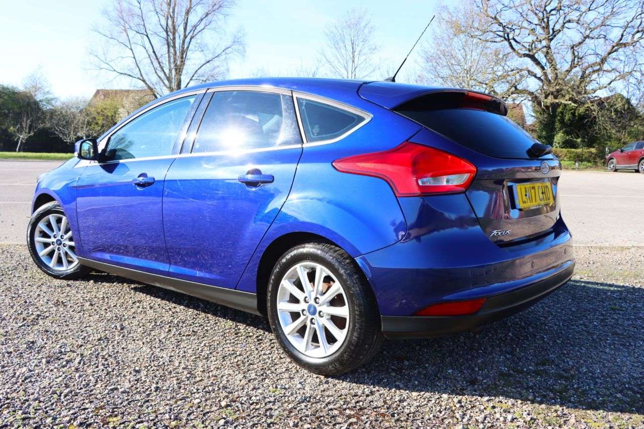 A 2017 FORD FOCUS 1.0T EcoBoost Titanium Hatchback 5dr Petrol Manual Euro 6 (s/s) (125 ps) Ju A 2017 FORD FOCUS 1.0T EcoBoost Titanium Hatchback 5dr Petrol Manual Euro 6 (s/s) (125 ps) Ju