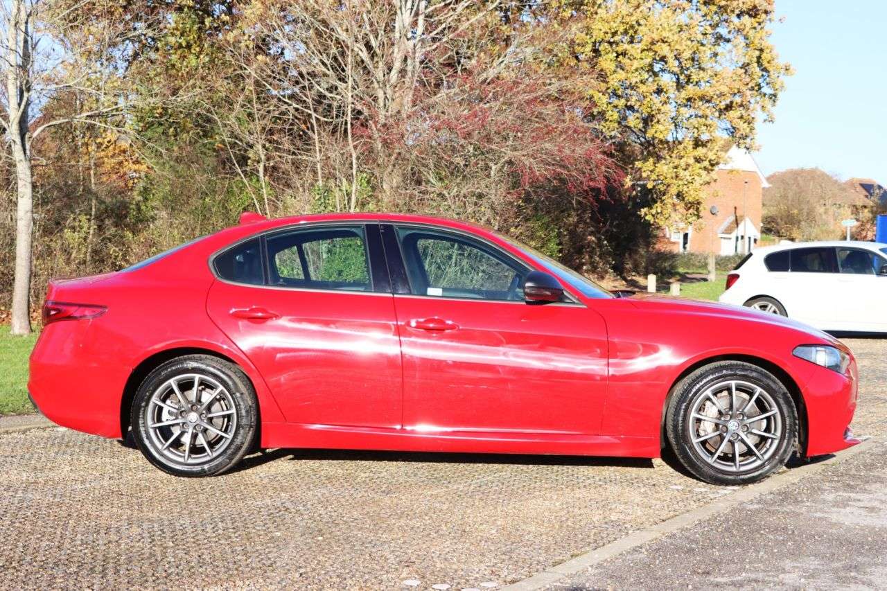 A 2018 ALFA ROMEO GIULIA 2.2 TD Super Saloon 4dr Diesel Auto Euro 6 (s/s) (150 ps) Just Serviced Rea A 2018 ALFA ROMEO GIULIA 2.2 TD Super Saloon 4dr Diesel Auto Euro 6 (s/s) (150 ps) Just Serviced Rea