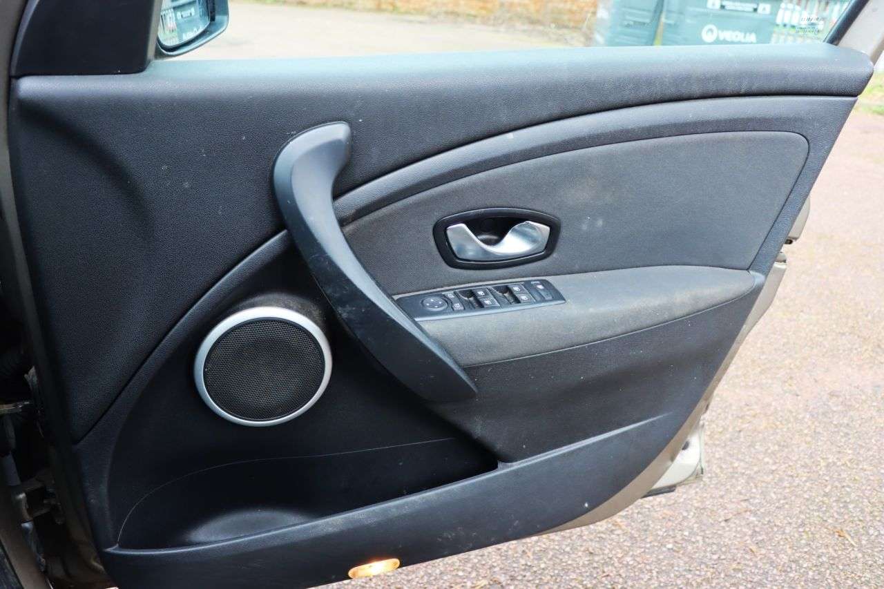 2011 RENAULT MEGANE 2011 RENAULT MEGANE