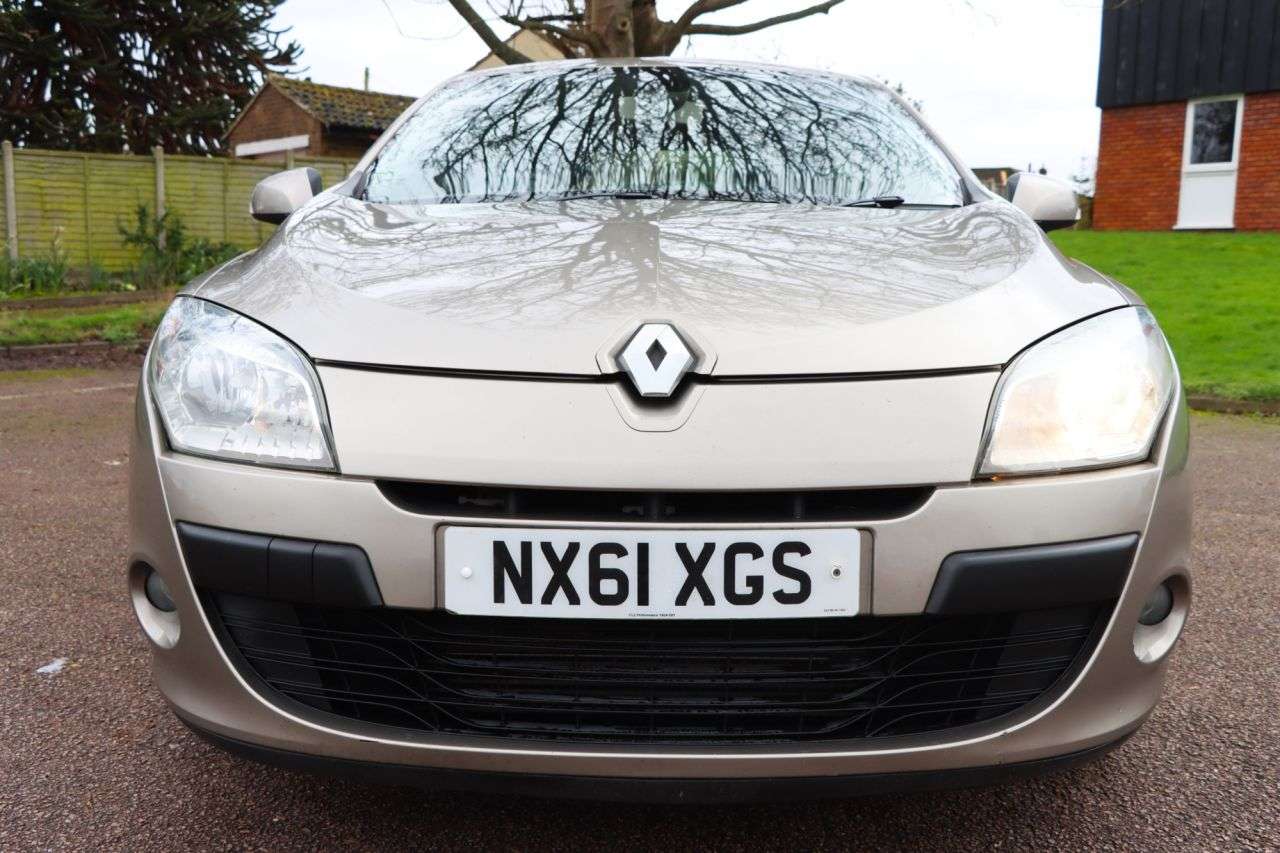2011 RENAULT MEGANE 2011 RENAULT MEGANE