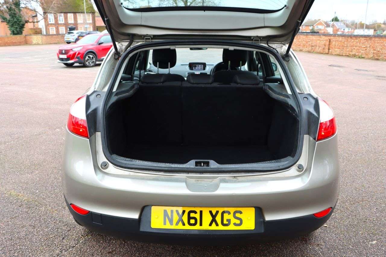 2011 RENAULT MEGANE 2011 RENAULT MEGANE