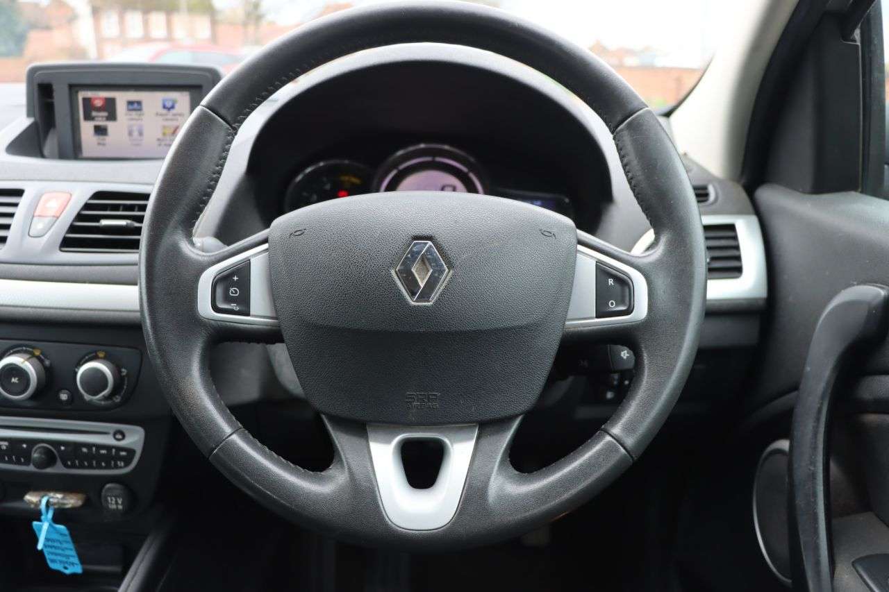 2011 RENAULT MEGANE 2011 RENAULT MEGANE