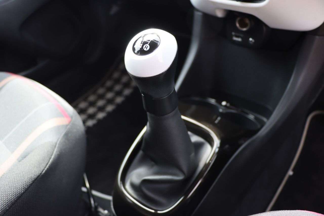 2014 PEUGEOT 108 2014 PEUGEOT 108