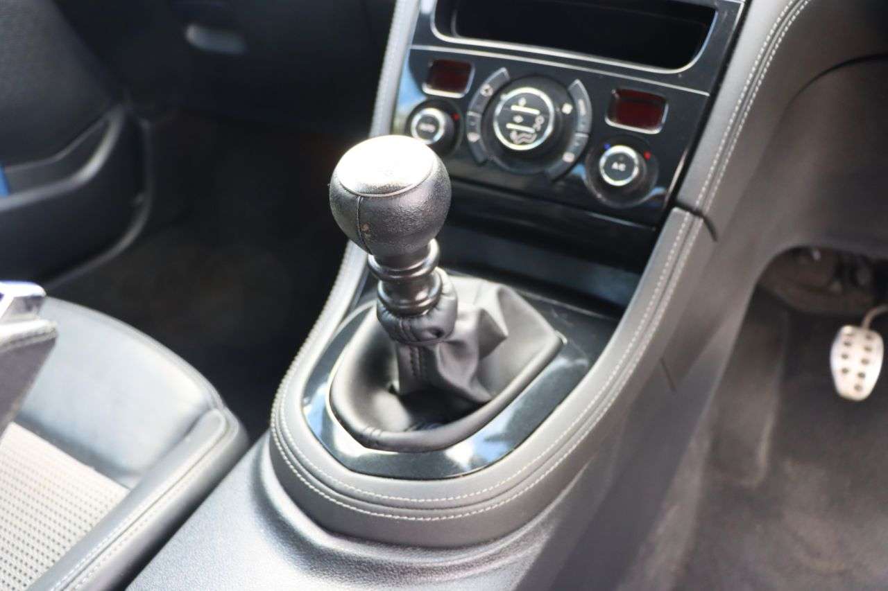 2013 PEUGEOT RCZ 2013 PEUGEOT RCZ