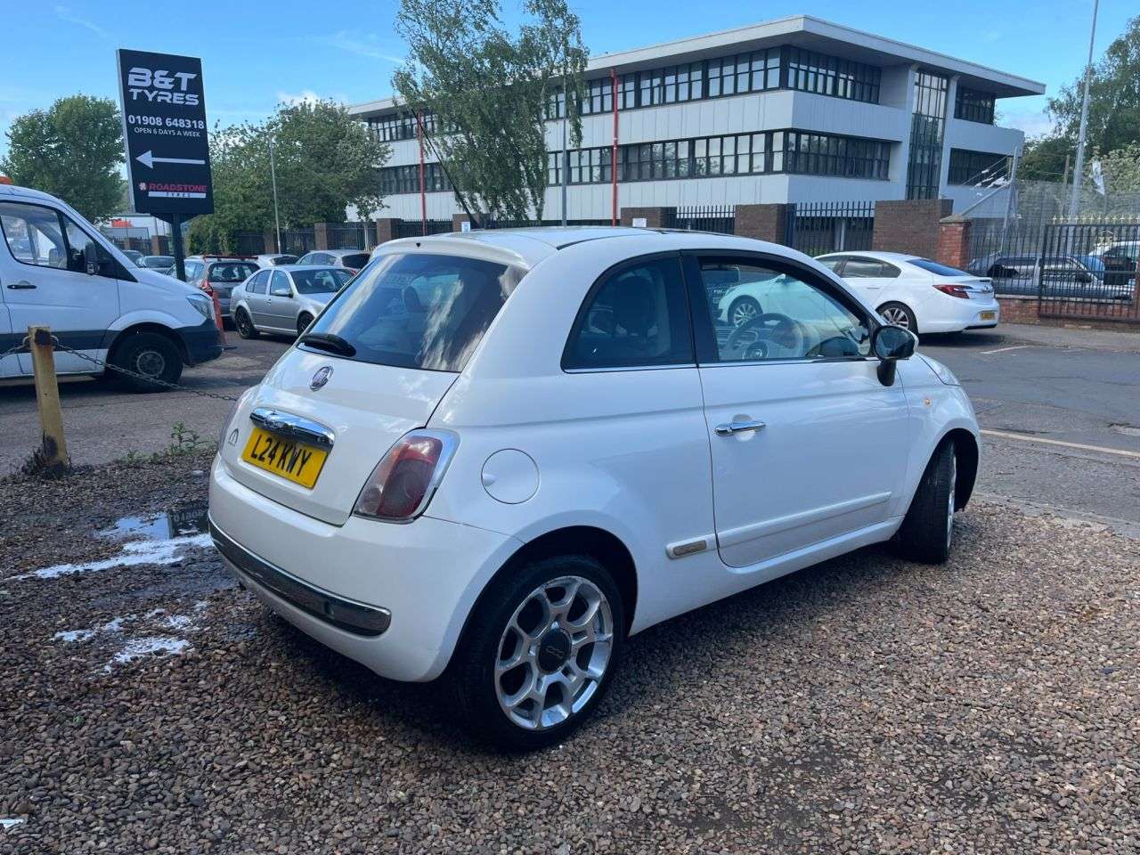 A 2008 FIAT 500 1.2 Lounge Hatchback 3dr Petrol Manual Euro 4 (69 bhp) car serviced and rea A 2008 FIAT 500 1.2 Lounge Hatchback 3dr Petrol Manual Euro 4 (69 bhp) car serviced and rea