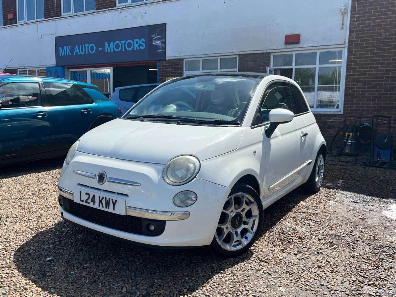 A 2008 FIAT 500 1.2 Lounge Hatchback 3dr Petrol Manual Euro 4 (69 bhp) car serviced and rea A 2008 FIAT 500 1.2 Lounge Hatchback 3dr Petrol Manual Euro 4 (69 bhp) car serviced and rea