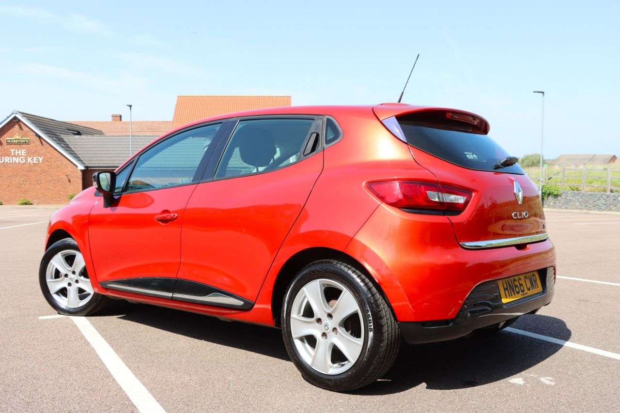 A 2016 RENAULT CLIO 0.9 TCe Dynamique Nav Hatchback 5dr Petrol Manual Euro 6 (s/s) (90 ps) Just A 2016 RENAULT CLIO 0.9 TCe Dynamique Nav Hatchback 5dr Petrol Manual Euro 6 (s/s) (90 ps) Just