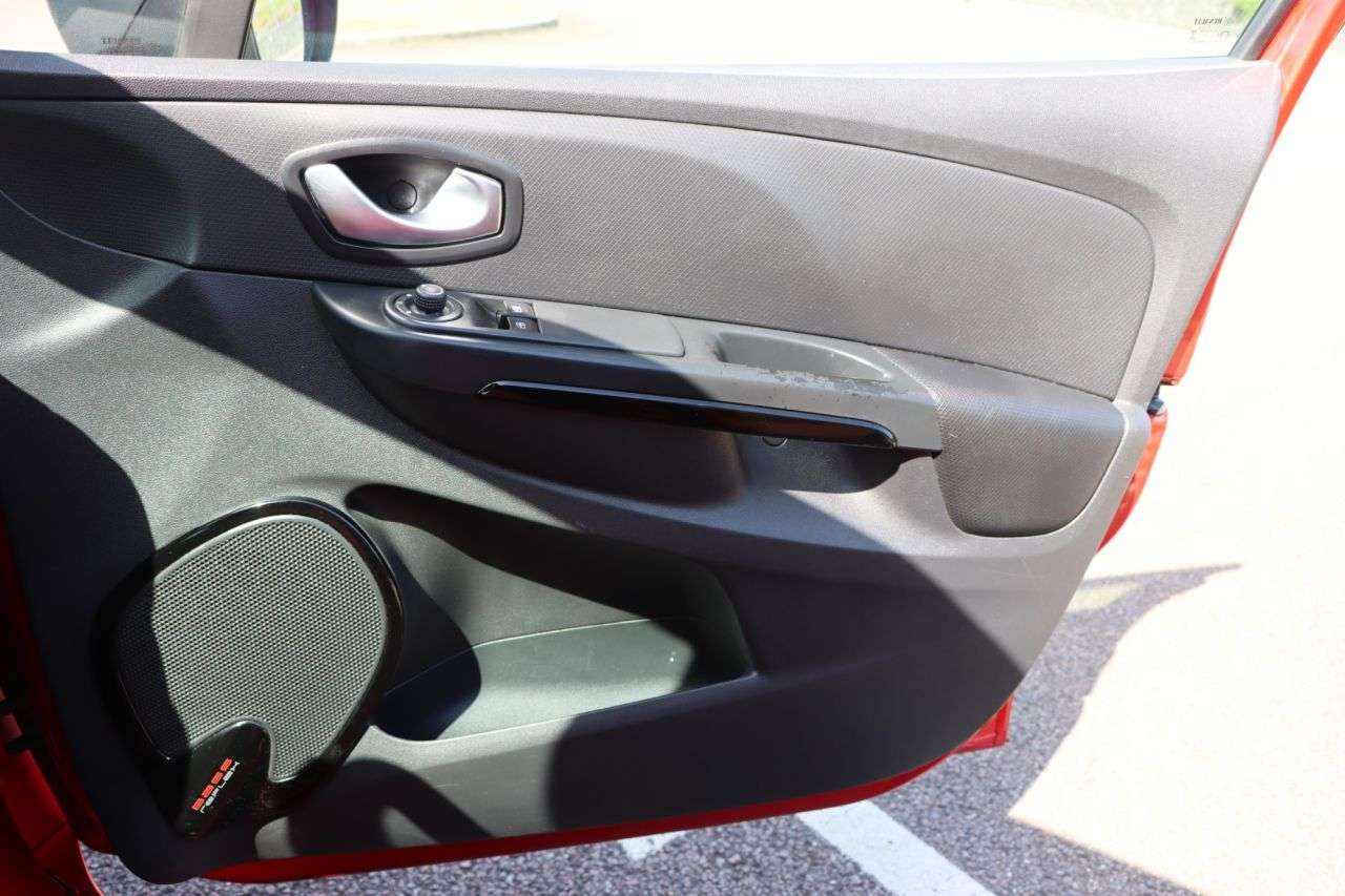 2016 RENAULT CLIO 2016 RENAULT CLIO