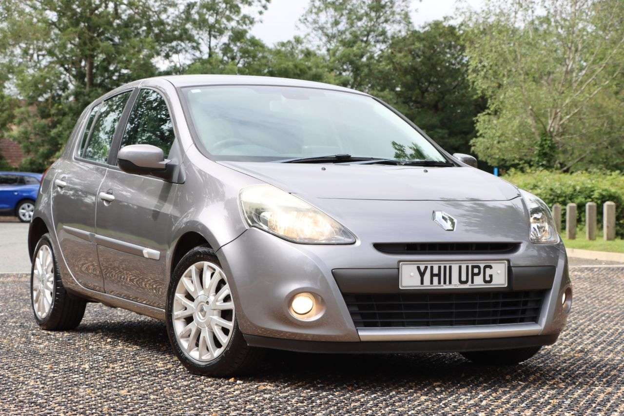 A 2011 RENAULT CLIO 1.2 Dynamique TomTom Hatchback 5dr Petrol Manual Euro 5 (75 ps) Just Servic A 2011 RENAULT CLIO 1.2 Dynamique TomTom Hatchback 5dr Petrol Manual Euro 5 (75 ps) Just Servic
