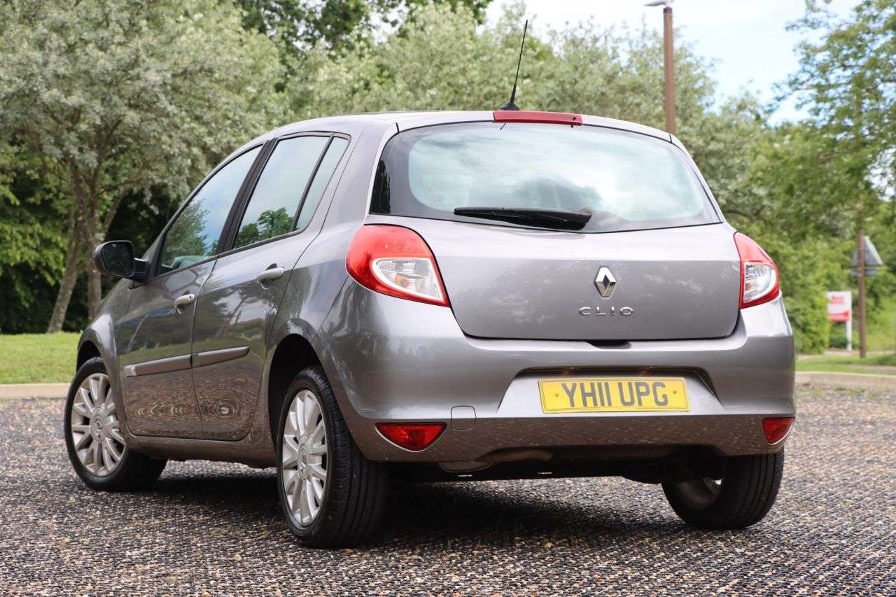 2011 RENAULT CLIO 2011 RENAULT CLIO