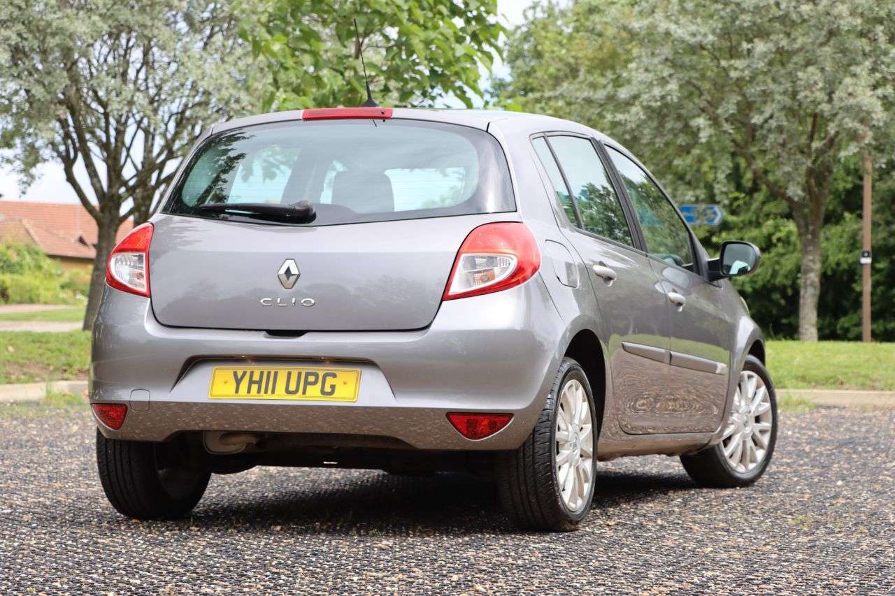 2011 RENAULT CLIO 2011 RENAULT CLIO