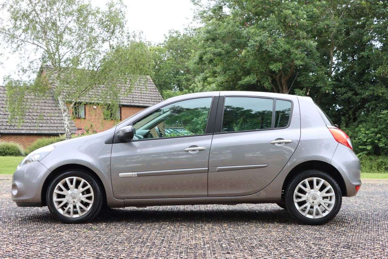 2011 RENAULT CLIO 2011 RENAULT CLIO