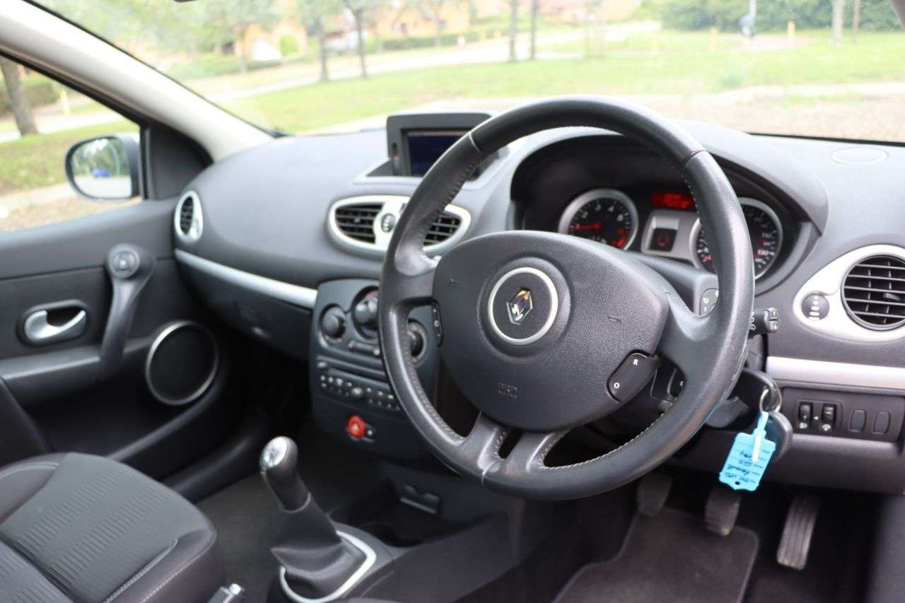 2011 RENAULT CLIO 2011 RENAULT CLIO