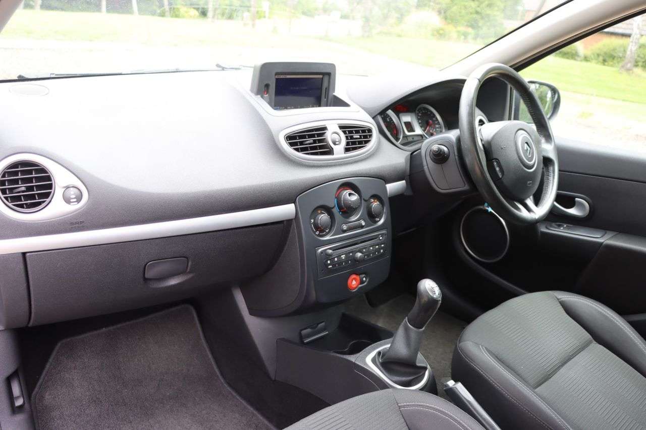 2011 RENAULT CLIO 2011 RENAULT CLIO