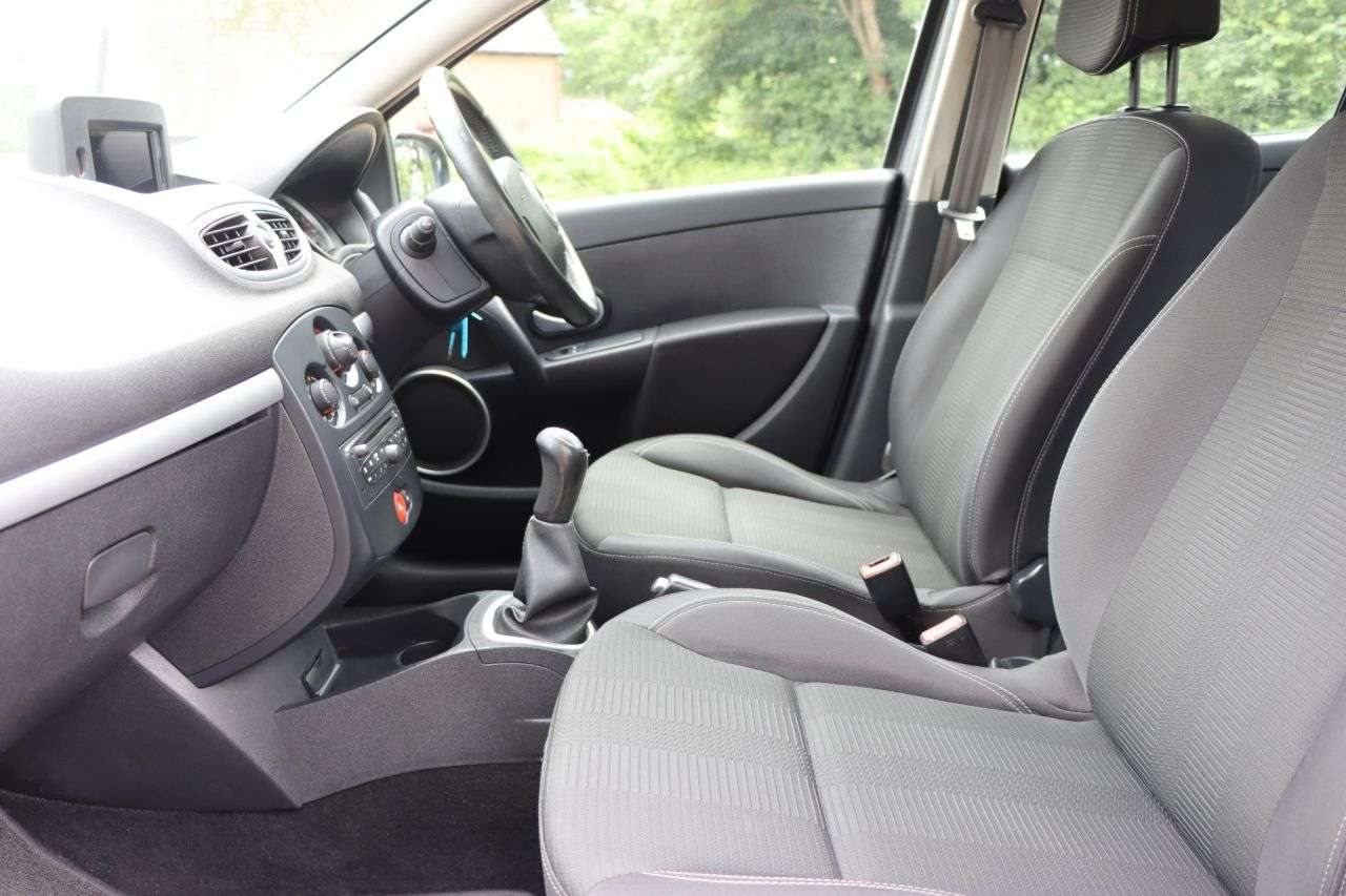 2011 RENAULT CLIO 2011 RENAULT CLIO