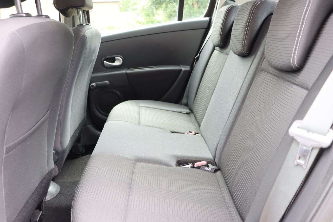 2011 RENAULT CLIO 2011 RENAULT CLIO