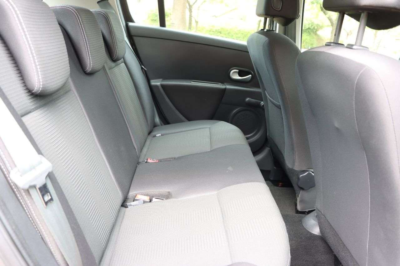 2011 RENAULT CLIO 2011 RENAULT CLIO