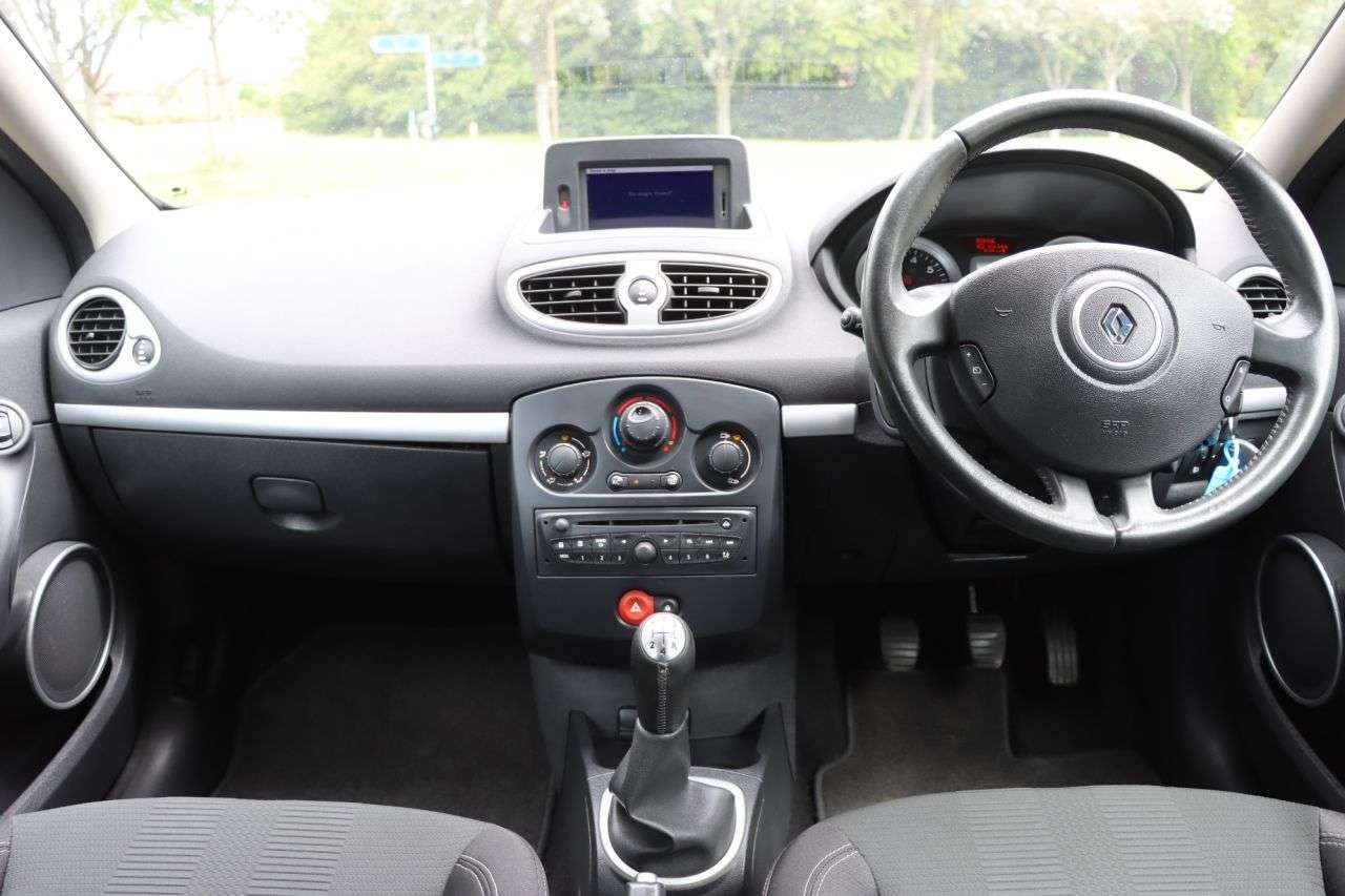 2011 RENAULT CLIO 2011 RENAULT CLIO