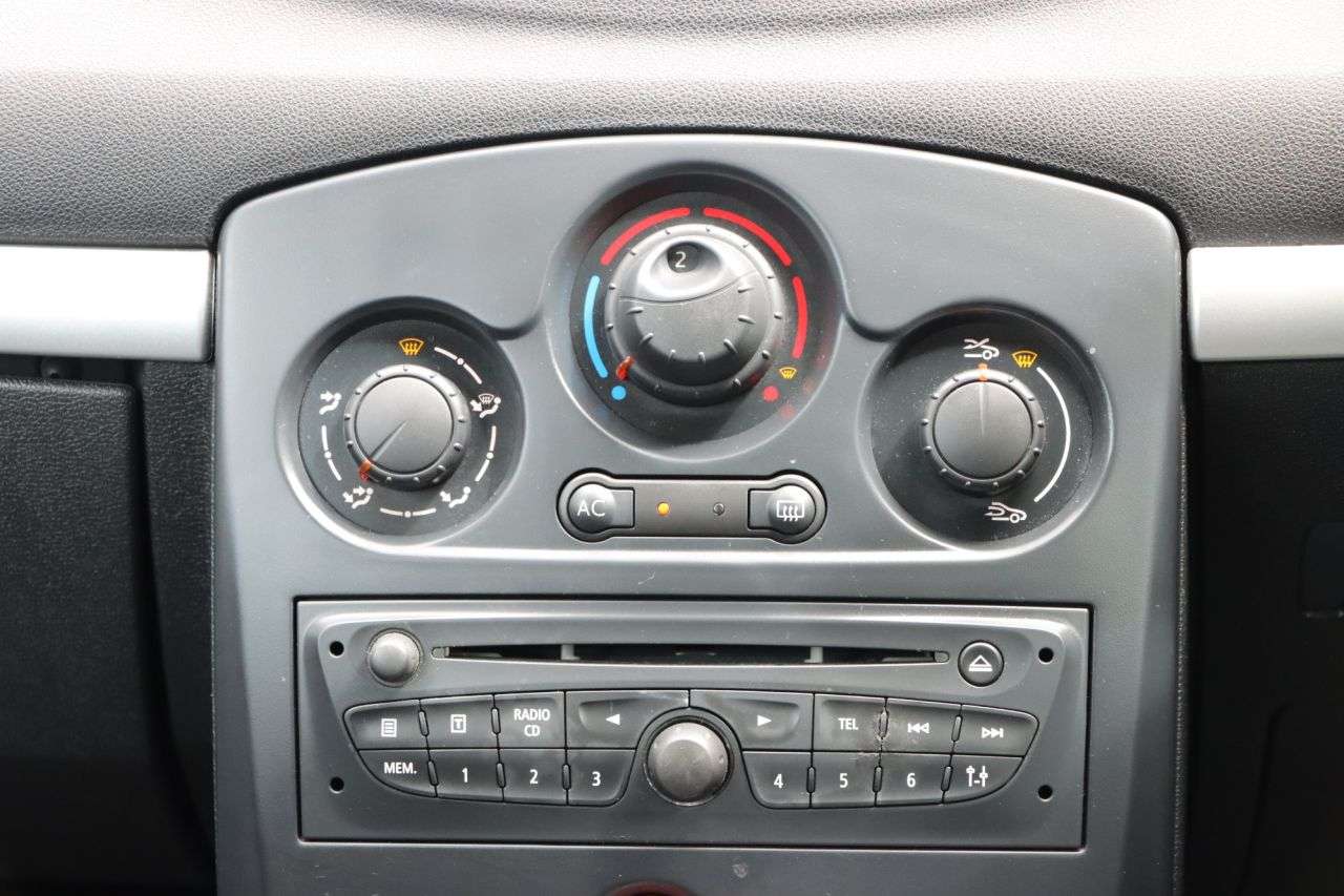 2011 RENAULT CLIO 2011 RENAULT CLIO