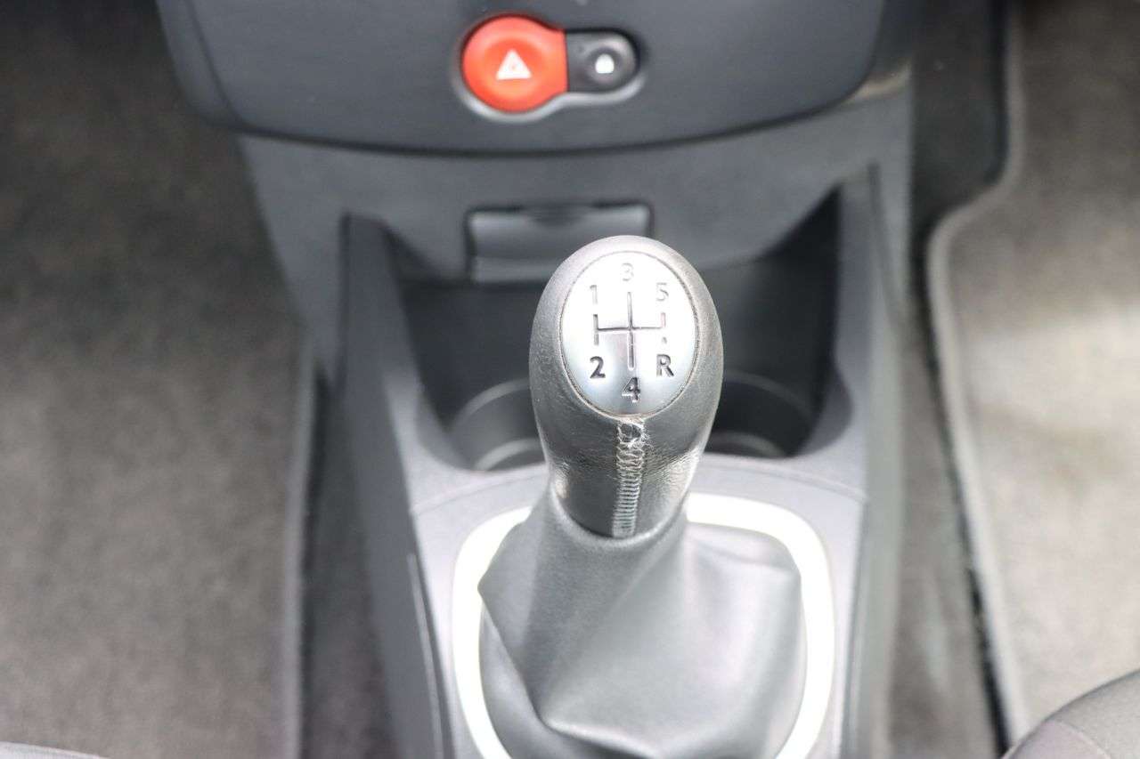 2011 RENAULT CLIO 2011 RENAULT CLIO