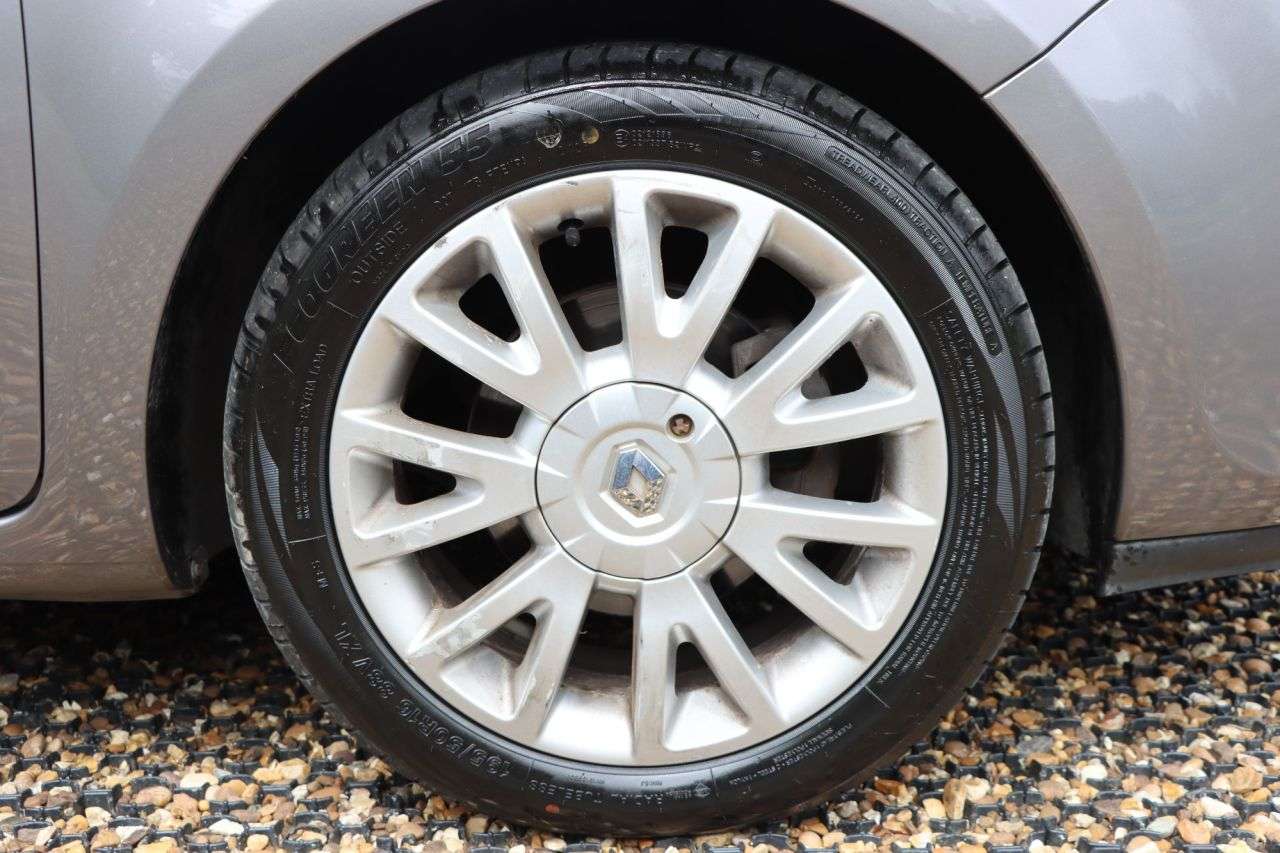 2011 RENAULT CLIO 2011 RENAULT CLIO