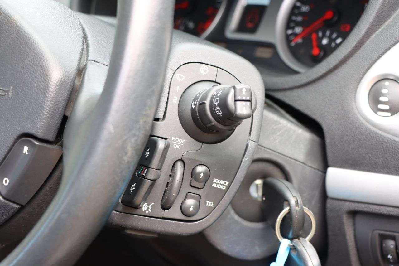 2011 RENAULT CLIO 2011 RENAULT CLIO