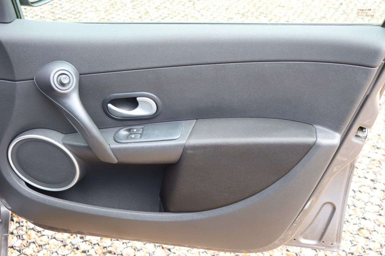 2011 RENAULT CLIO 2011 RENAULT CLIO