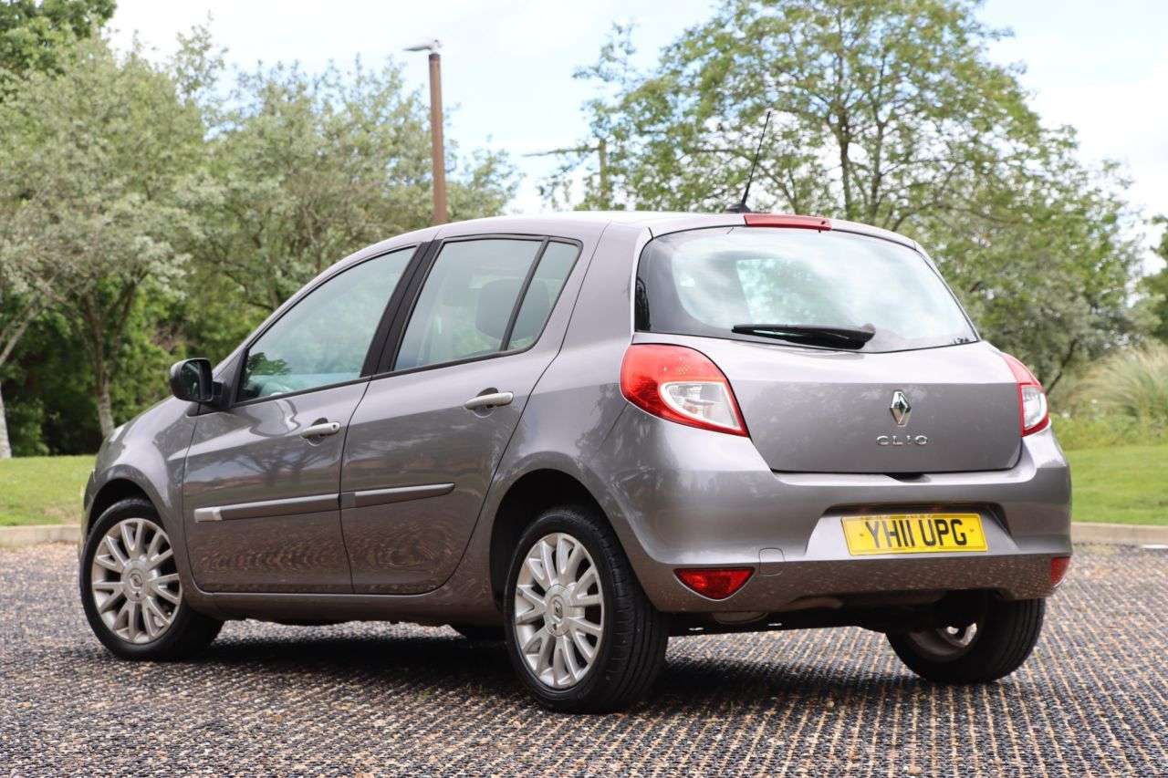2011 RENAULT CLIO 2011 RENAULT CLIO