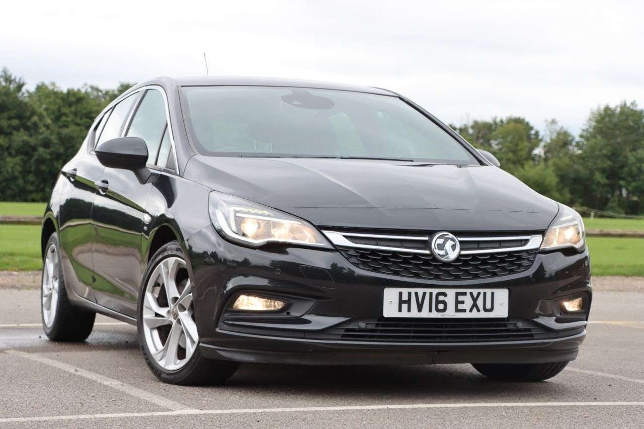 A 2016 VAUXHALL ASTRA 1.6 CDTi BlueInjection SRi Hatchback 5dr Diesel Manual Euro 6 (s/s) (136 ps A 2016 VAUXHALL ASTRA 1.6 CDTi BlueInjection SRi Hatchback 5dr Diesel Manual Euro 6 (s/s) (136 ps