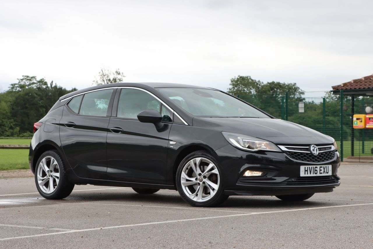 A 2016 VAUXHALL ASTRA 1.6 CDTi BlueInjection SRi Hatchback 5dr Diesel Manual Euro 6 (s/s) (136 ps A 2016 VAUXHALL ASTRA 1.6 CDTi BlueInjection SRi Hatchback 5dr Diesel Manual Euro 6 (s/s) (136 ps