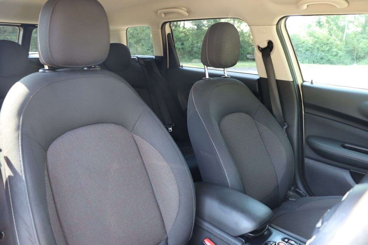 2015 MINI CLUBMAN 2015 MINI CLUBMAN