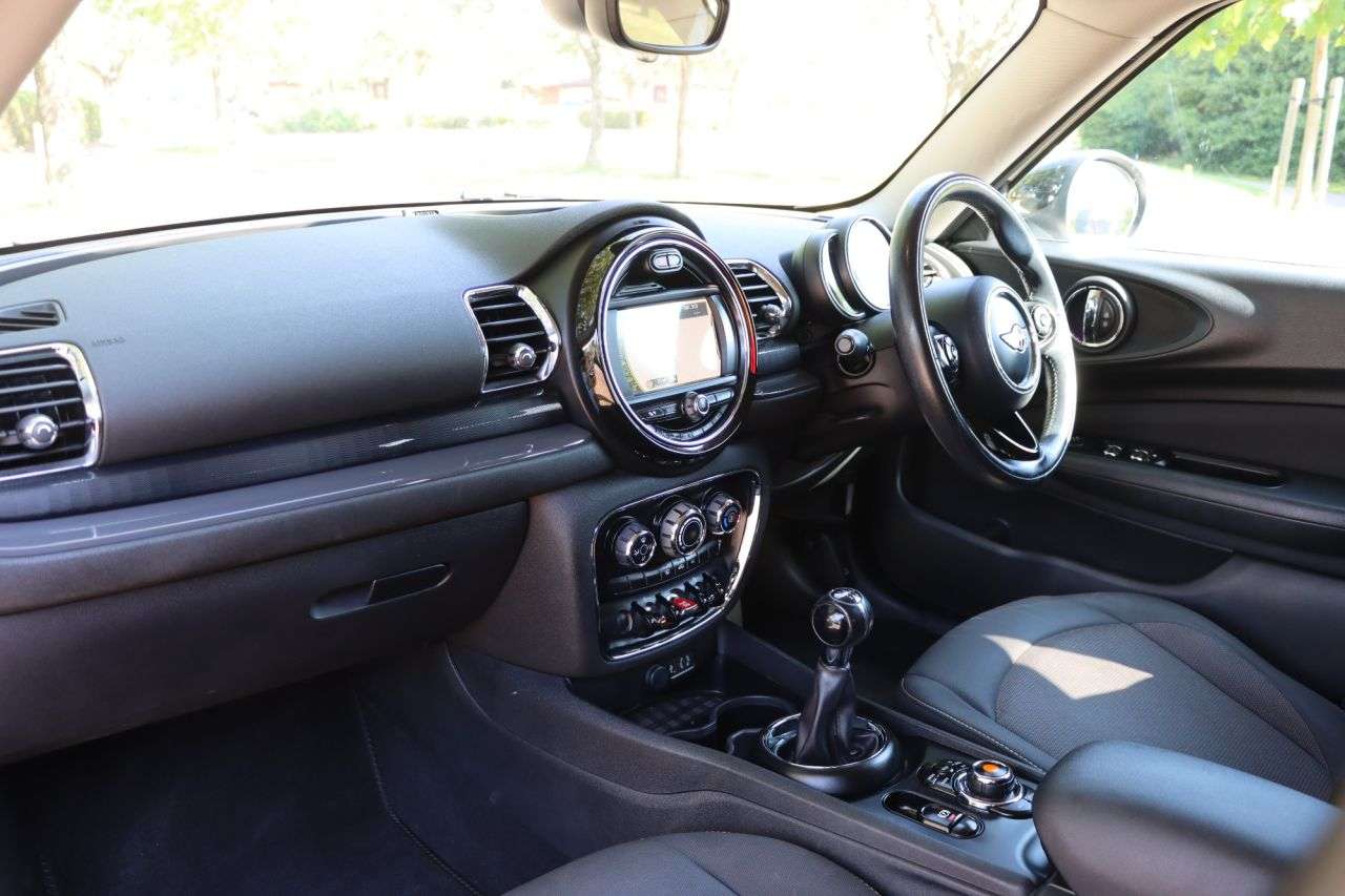 2015 MINI CLUBMAN 2015 MINI CLUBMAN