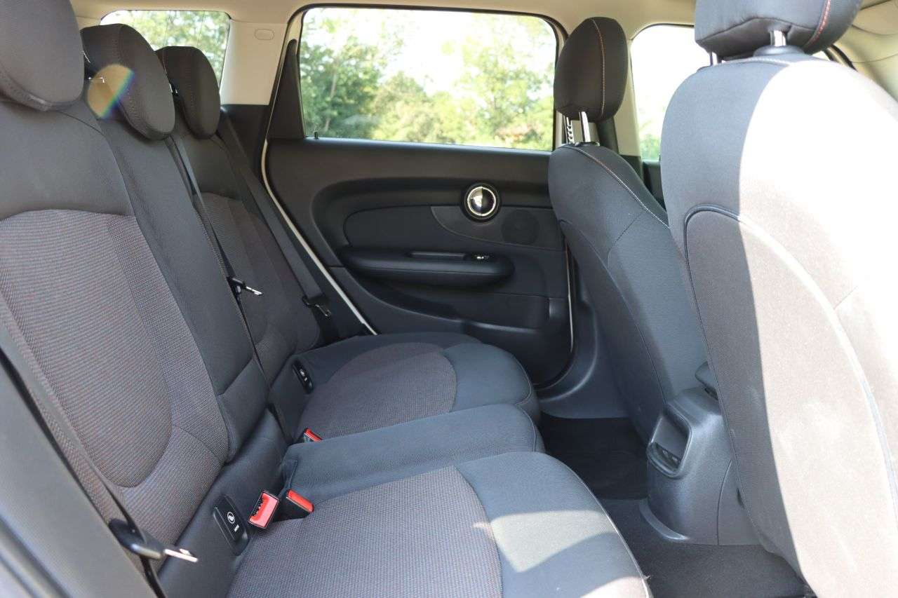 2015 MINI CLUBMAN 2015 MINI CLUBMAN