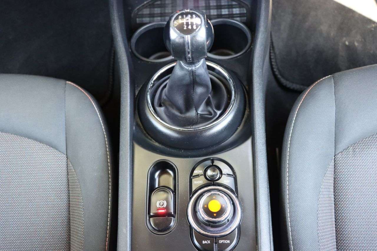 2015 MINI CLUBMAN 2015 MINI CLUBMAN